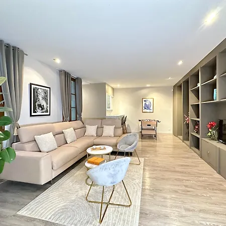 Luxurious Flat In Saint-germain-des-pres